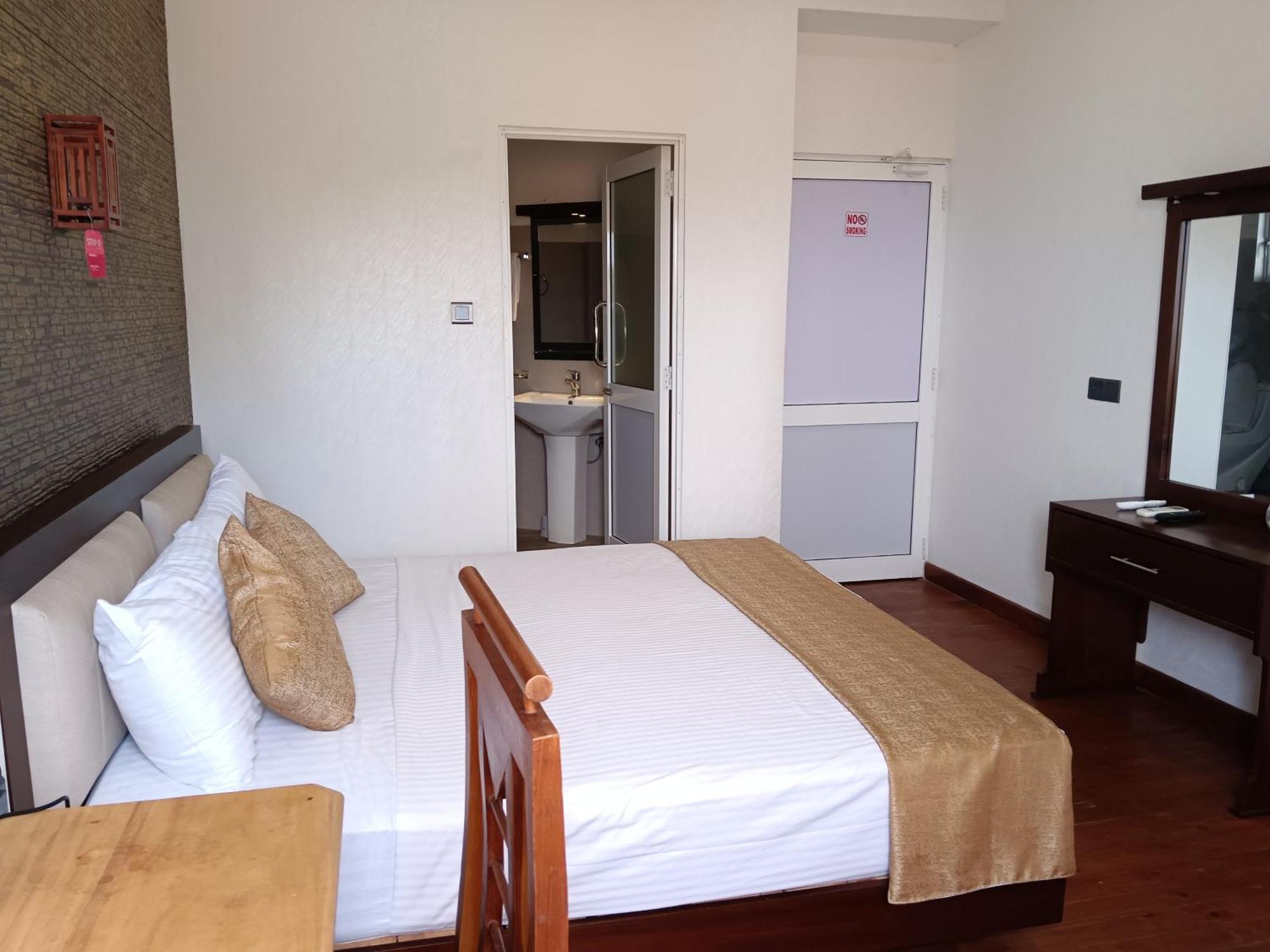 La Cozy Hotel & Restaurant Negombo Daluwekotuwa Экстерьер фото
